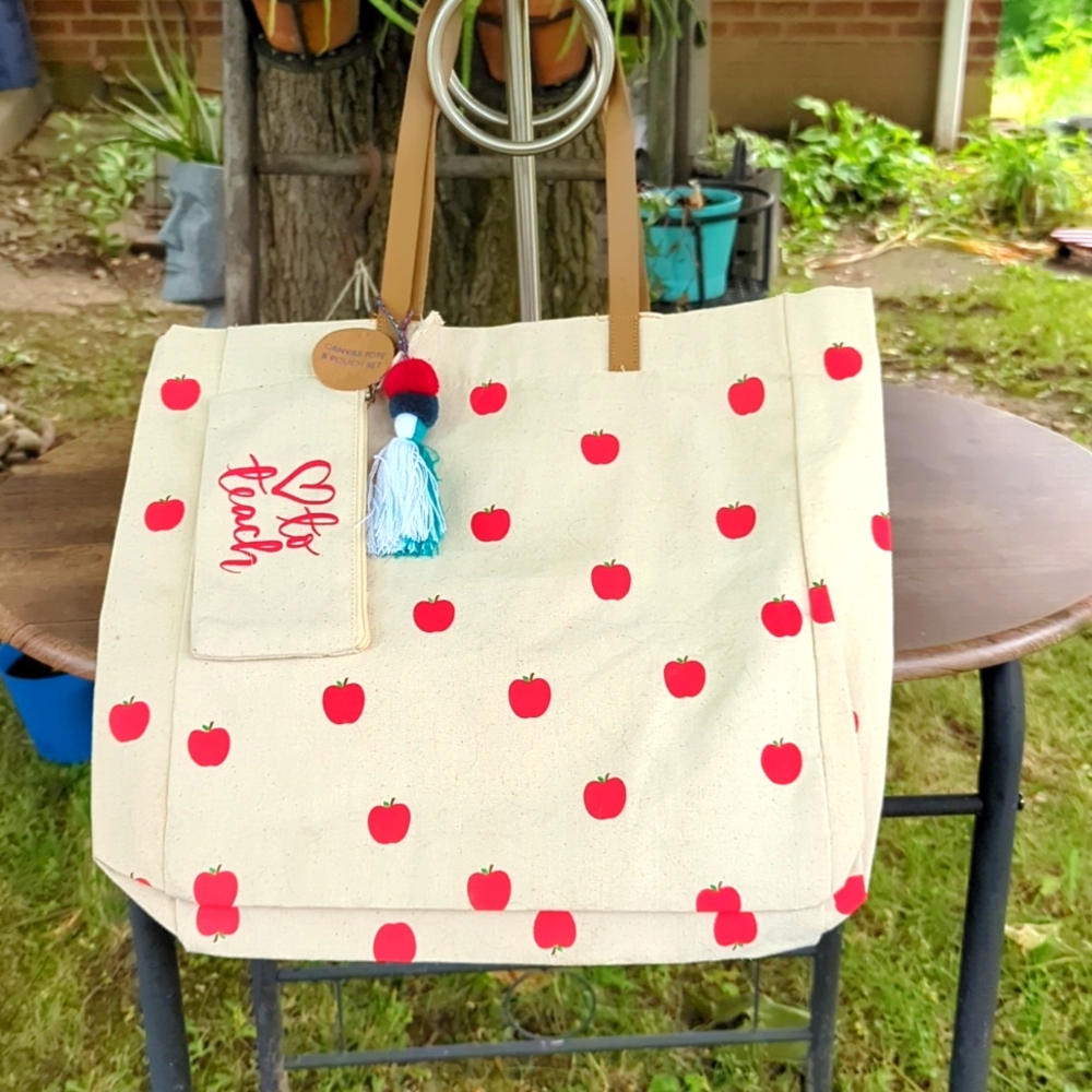 COPY - NWT: DAYNA LEE "♥️ to Teach" cotton canvas 🍎tote & pouch w/cute tassel🍎